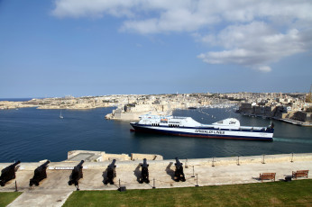 Картинка корабли грузовые+суда пушки залив