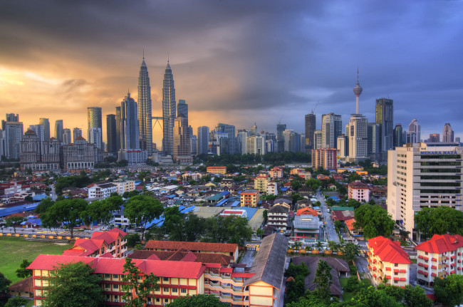 Обои картинки фото morning at kuala lumpur, города, куала-лумпур , малайзия, рассвет, небоскребы
