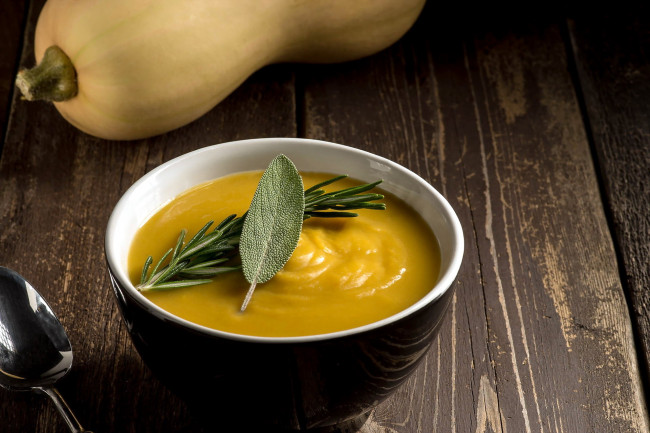 Обои картинки фото еда, первые блюда, розмарин, суп