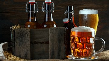 Картинка еда напитки +пиво зерно пена бокалы бутылки