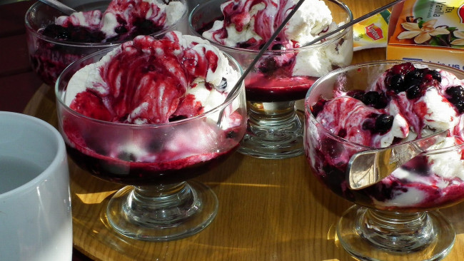 Обои картинки фото еда, мороженое,  десерты, креманки