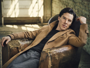 Картинка мужчины benedict+cumberbatch фотосессия в кресле 2016 сидит поза пальто vanity fair брюки актер jason bell джемпер бенедикт камбербэтч benedict cumberbatch