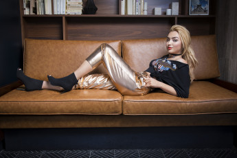 Картинка пейтон+лист+актриса+2018 девушки peyton+list модель блондинка 2018 peyton list пейтон рой лист сelebrities американская актриса диван