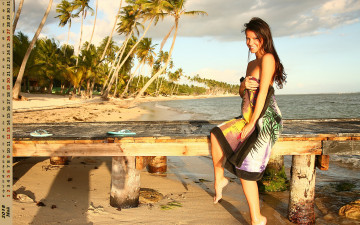 Картинка календари девушки взгляд улыбка водоем пальма