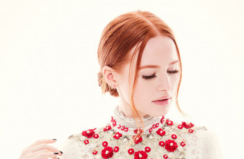 Картинка девушки madelaine+petsch блузка лицо рыжая