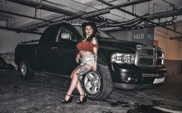 Картинка автомобили -авто+с+девушками dodge ram