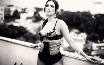 Картинка девушки -+черно-белые kamilla брюнетка белье