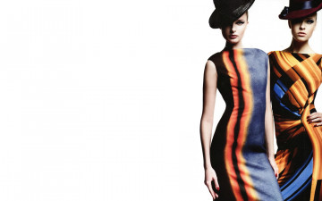 Картинка девушки -+группа+девушек модели шляпы платья