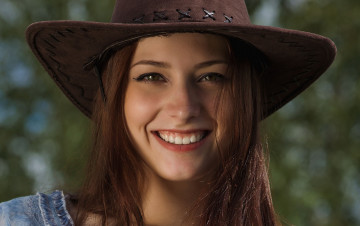 Картинка +  девушки     шляпа стетсон рыжеволосая девушка модель красотка поза стройная сексуальная взгляд фигура флирт макияж
