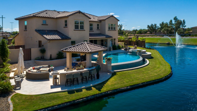 Обои картинки фото города, - здания,  дома, река, вилла, бассейн, архитектура, особняк, терраса