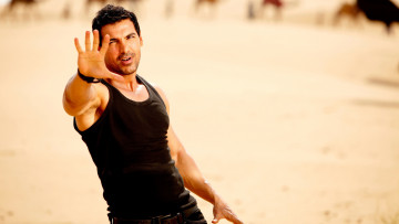 обоя мужчины, john abraham, черная, майка, жест