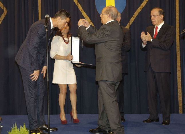 Обои картинки фото разное, знаменитости, cristiano, ronaldo, награждение