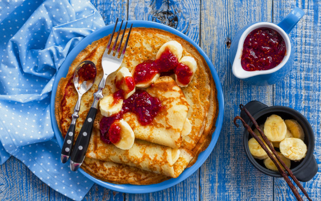 Обои картинки фото еда, блины,  оладьи, малиновое, варенье, бананы