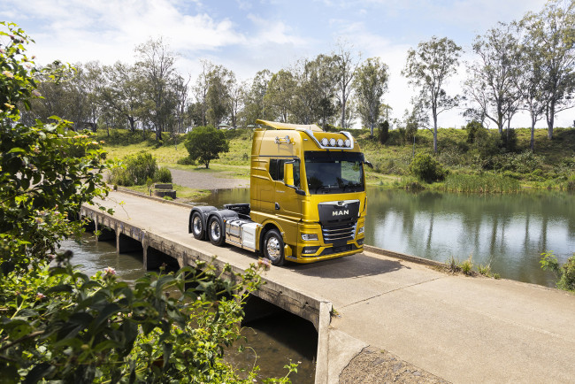 Обои картинки фото автомобили, man