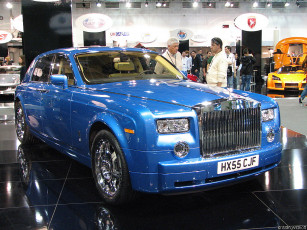 Картинка rolls royce phantom автомобили выставки уличные фото