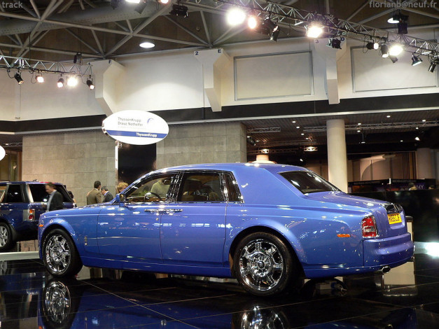 Обои картинки фото rolls, royce, phantom, автомобили, выставки, уличные, фото