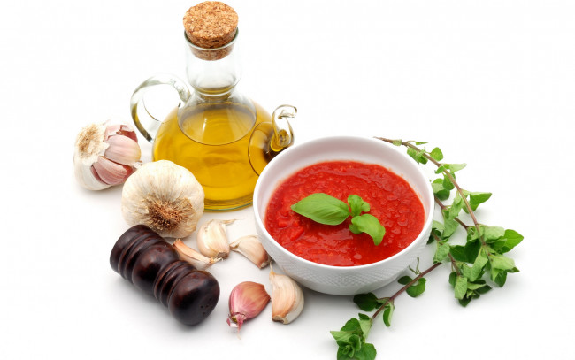 Обои картинки фото еда, разное, мельница, чеснок, графин, пробка, масло, соус, листья, мята