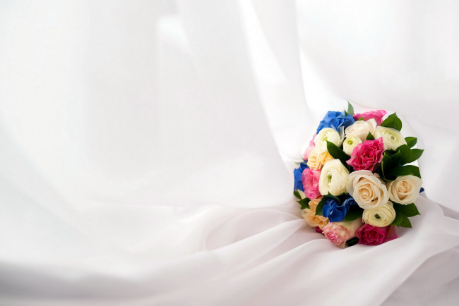 Обои картинки фото цветы, букеты,  композиции, розы, ранункулюс