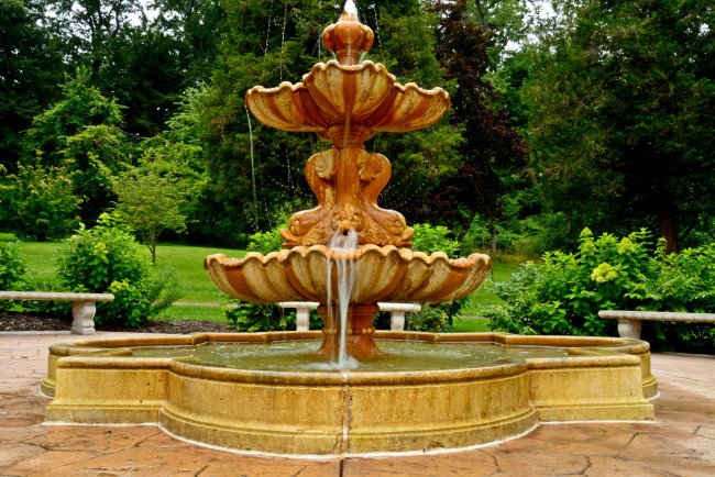 Обои картинки фото города, - фонтаны, струи, вода, деревья, скамейки