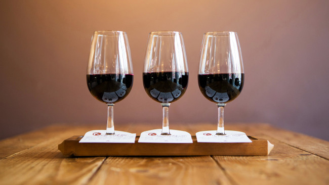 Обои картинки фото еда, напитки,  вино, бокалы, вино, красное