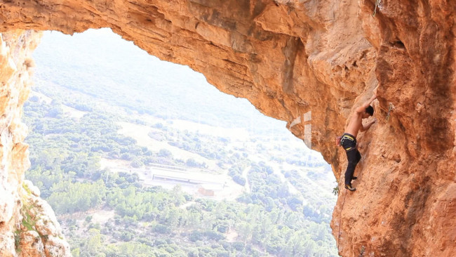 Обои картинки фото спорт, экстрим, скала, мужчина, скалолаз, панорама