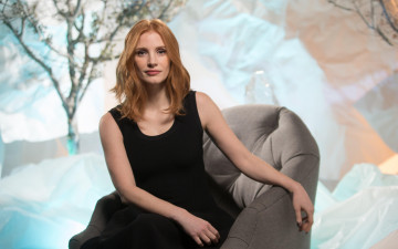Картинка девушки jessica+chastain рыжая дерево кресло платье актриса