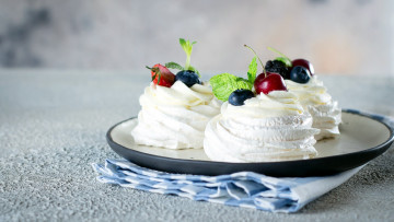 Картинка еда пирожные +кексы +печенье безе ягоды