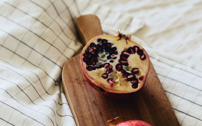 Обои картинки фото еда, гранат, зерна