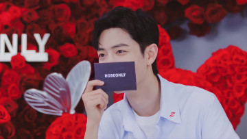 Картинка мужчины xiao+zhan актер розы бабочка презентация карточка