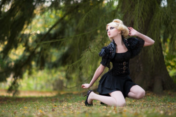 Картинка maria+amanda+schaub девушки девушка женщина блондинка светловолосая сексуальная модель звезда позирует разная обувь верхняя стильная одежда нижнее эротическое бельё трусы лифчик колготки чулки аксессуары макияж и множество элементов на фотографии