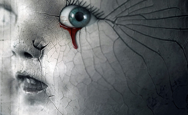 Обои картинки фото кино фильмы, the abandoned, кукла, лицо, кровь, трещины