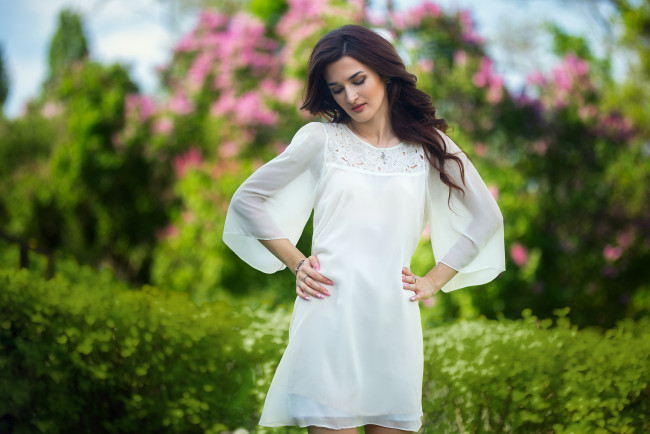 Обои картинки фото бестия, девушки, - брюнетки,  шатенки, девушка, женщина, брюнетка, темноволосая, сексуальная, модель, звезда, позирует, разная, обувь, верхняя, стильная, одежда, нижнее, эротическое, бельё, трусы, лифчик, колготки, чулки, аксессуары, макияж, и, множество, элементов, на, фотографии