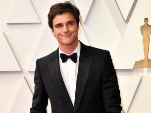 Картинка jacob+elordi мужчины -unsort актер костюм бабочка