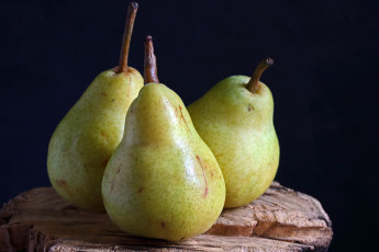 Картинка еда груши спелые трио