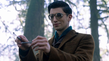 Картинка dead+boy+detectives+ сериал+2024+–+ кино+фильмы dead+boy+detectives детективы с того света netflix сeриал детектив комедия фэнтези криминал george rexstrew