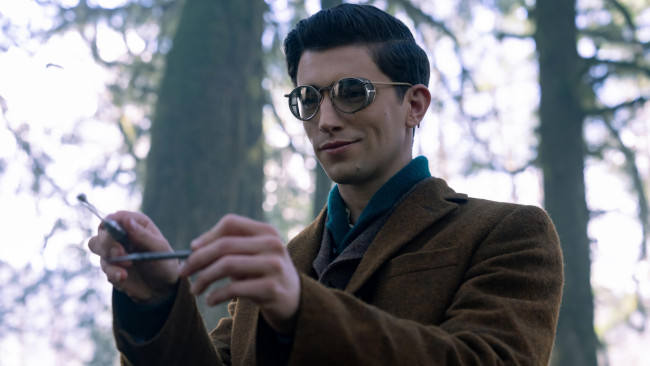 Обои картинки фото dead boy detectives , сериал 2024 – , кино фильмы, dead boy detectives, детективы, с, того, света, netflix, сeриал, детектив, комедия, фэнтези, криминал, george, rexstrew