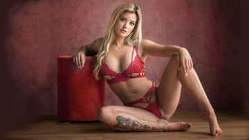 Картинка девушка+секси девушки -+блондинки +светловолосые девушка фигурка ножки секси грудь трусики взгляд на полу