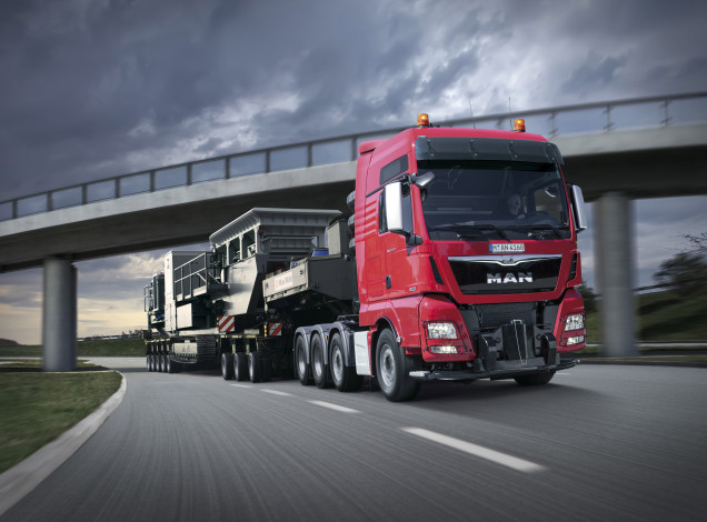 Обои картинки фото автомобили, man