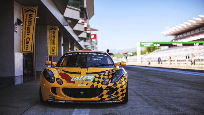 Обои картинки фото автомобили, -unsort, желтый, стадион, трасса