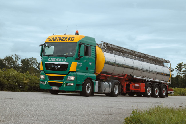 Обои картинки фото автомобили, man