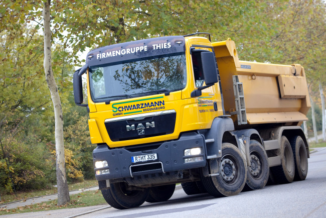 Обои картинки фото автомобили, man