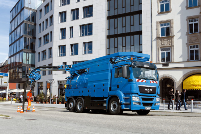 Обои картинки фото автомобили, man