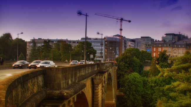 Обои картинки фото города, мосты, автомобили, мост, дома