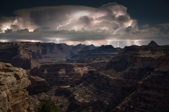 Картинка природа молния +гроза тучи горы