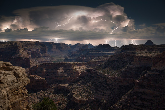 Обои картинки фото природа, молния,  гроза, тучи, горы