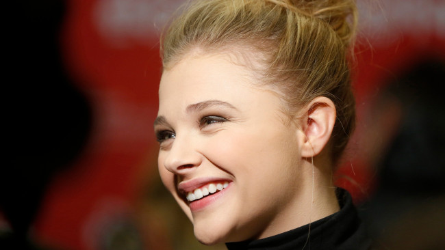 Обои картинки фото девушки, chloe grace moretz, хлое, грейс, моретц, актриса, улыбка, лицо