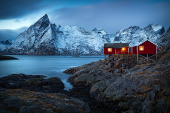 Картинка природа пейзажи зима горы скалы норвегия домики поселок фьорд
