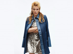 Картинка девушки bella+thorne пальто блондинка платье