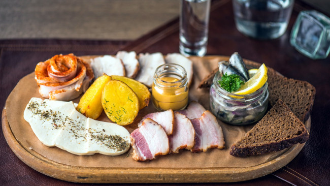 Обои картинки фото еда, разное, сало, картошка, хлеб, селедка