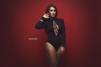 Картинка девушки -+брюнетки +шатенки paul egas scarino девушка позирует